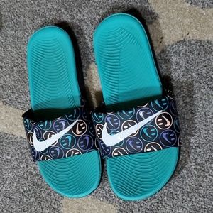 Nike youth 4 slides